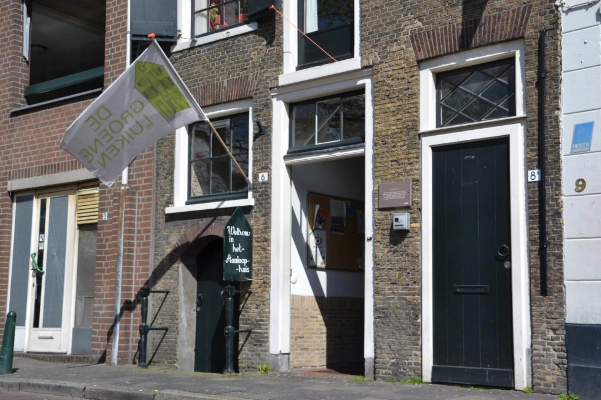 Het gebouw in de stad